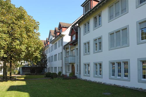 Stationäre Sonderschule, St. Benedikt Hermetschwil - Anlage - Hauptgebäude mit Eingang zur Administration