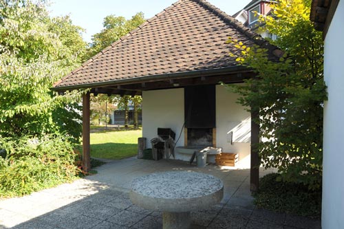 Stationäre Sonderschule, St. Benedikt Hermetschwil - Anlage - Gartenanlage mit Grillhäuschen