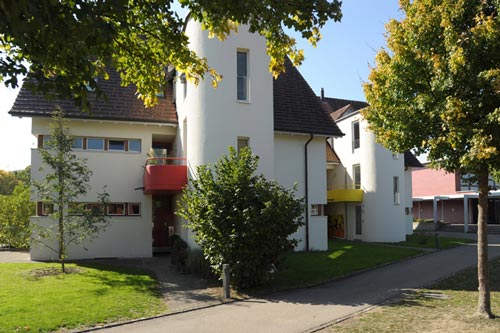 Stationäre Sonderschule, St. Benedikt Hermetschwil - Wohnen - Eingangsbereiche der Wohngruppen Rot und Gelb